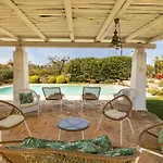 Trullo Patricia Pool Вилла Чистернино