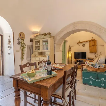 Trullo Patricia Pool Villa *