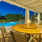 Trullo Patricia Pool Villa *