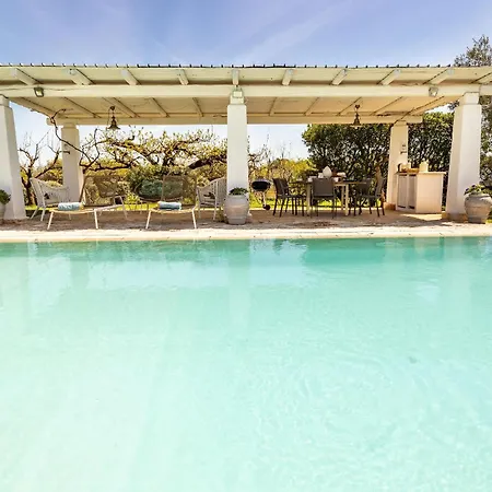 Trullo Patricia Pool * تْشيستيرنِنو